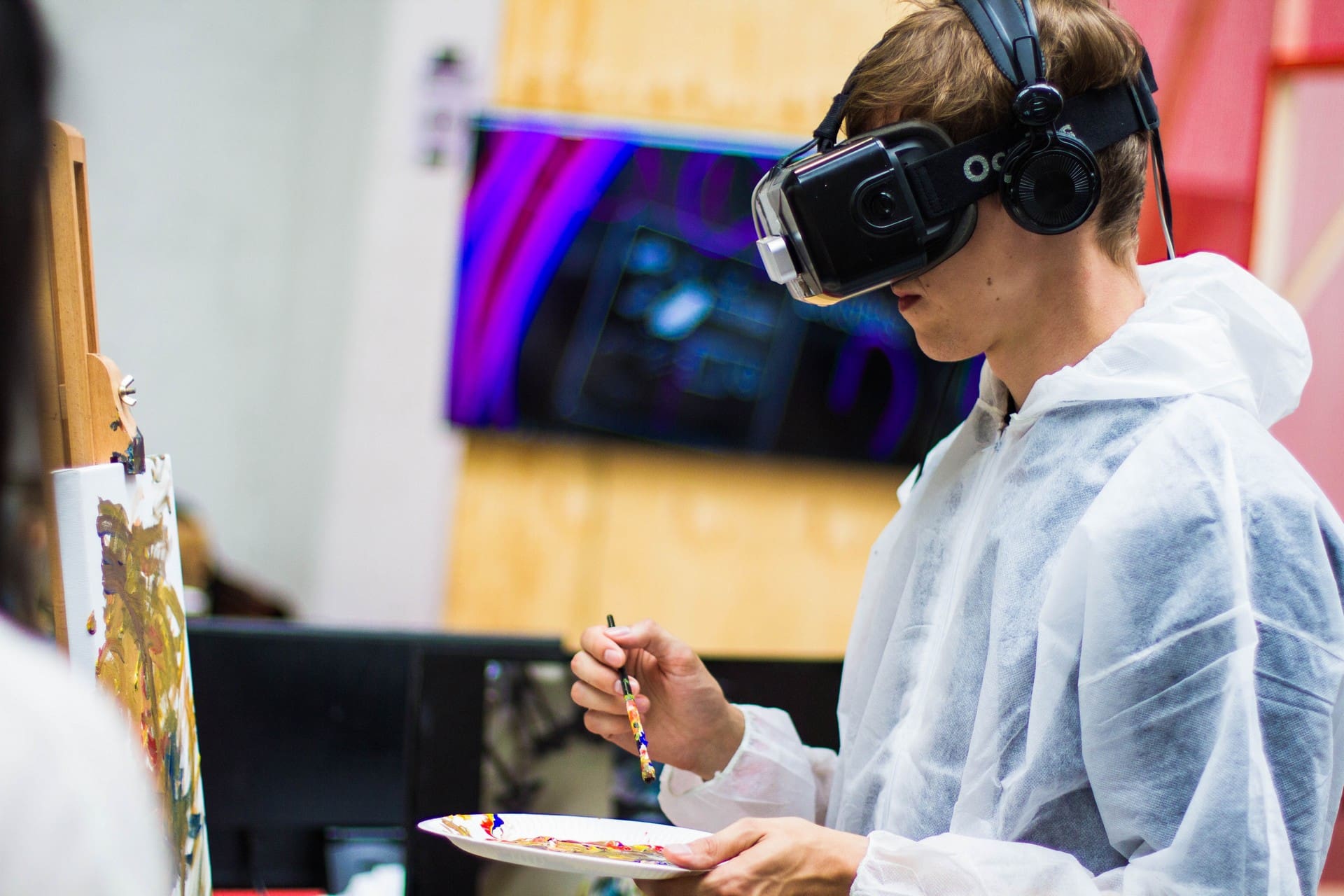 An photo of a student experiencing vr painting